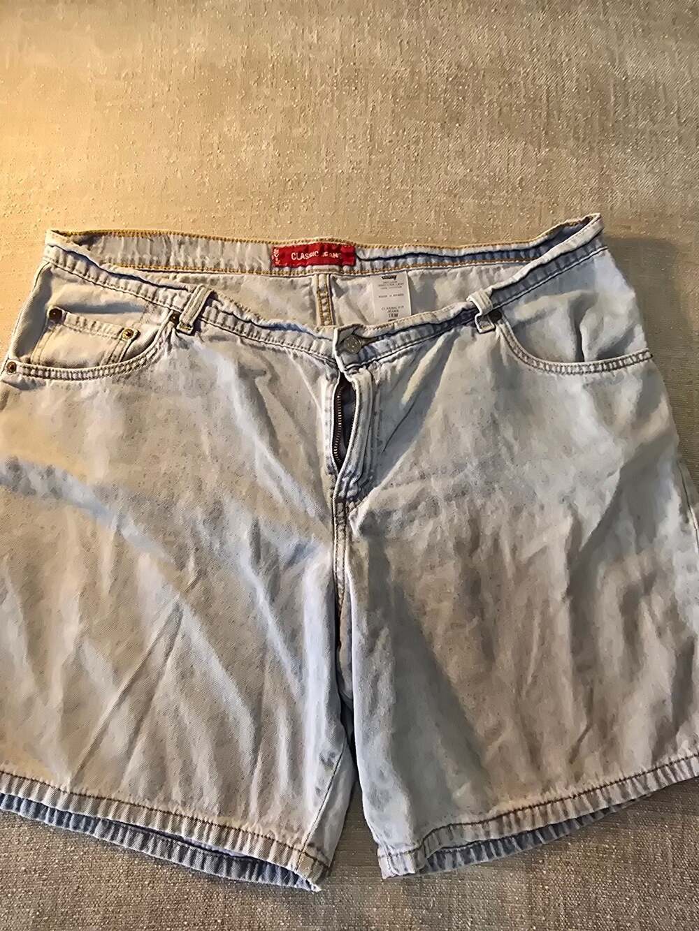 Levi's Women's Classic Fit Denim Jean Shorts Light Wash Size 18W